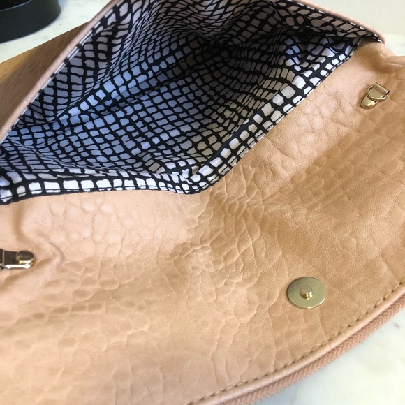 CLUTCH - Picture 5 of 5